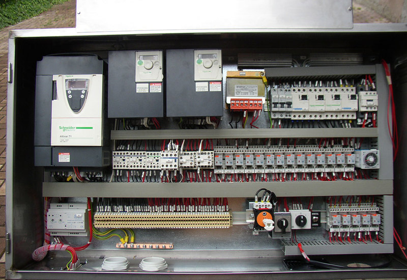 Electric panel for construction cranes